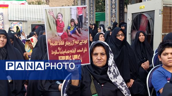 چهلم سردار حاجی‌زاده و فرزندان شهدا در منطقه ۱۷
