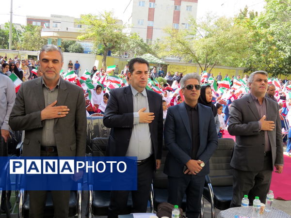 نواختن زنگ اول مهر در مدرسه شهدا فرهنگی 