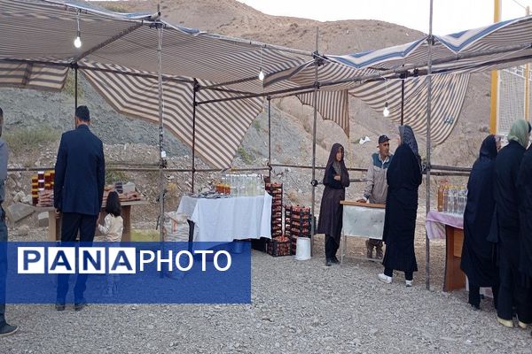 نمایشگاه محصولات بومی محلی و صنایع دستی در شهر بارنیشابور