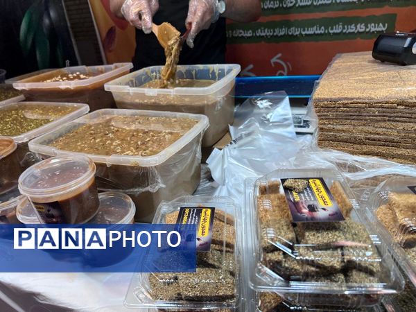 سوغاتی‌سرای شهرکرد در نمایشگاه بین المللی برپا شد
