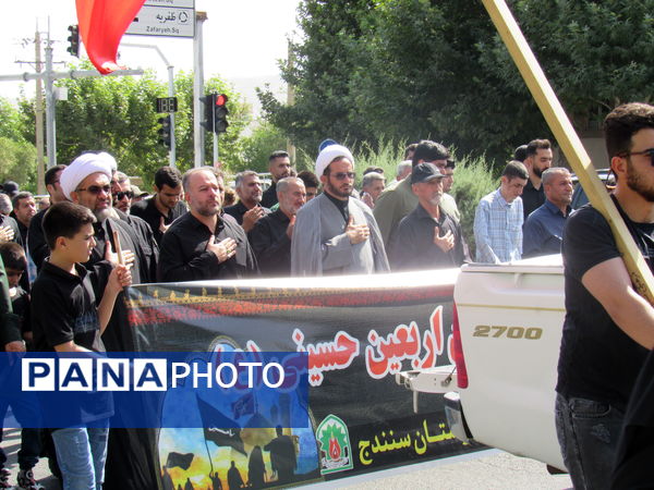 مشتاقان زیارت اربعین در سنندج پای‌کار راهپیمایی جاماندگان