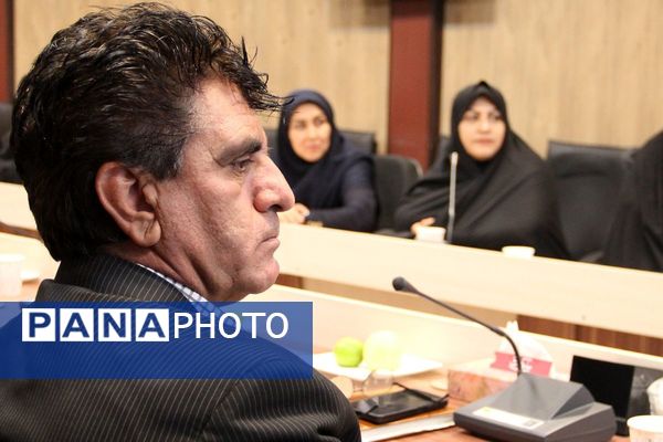 برگزاری جلسه توجیهی مدیران دوره متوسطه اول در سالن فرهنگ بهارستان دو