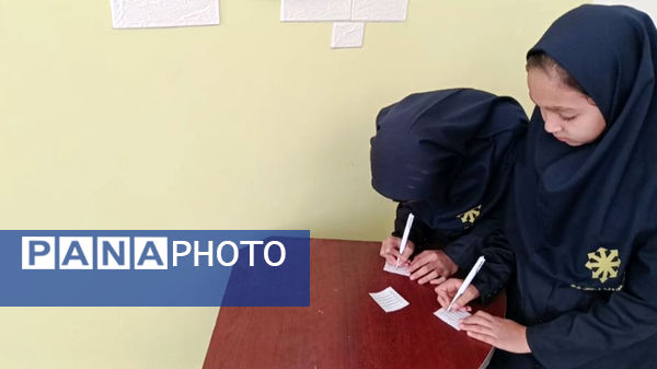 آیین برگزاری انتخابات شورای دانش آموزی در دبیرستان فرزانگان