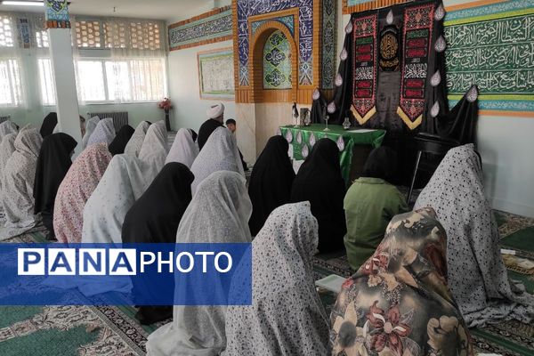 آیین فاطمیه با پخت آش نذری و مراسم عزاداری در دبیرستان شاهد صدیقه طاهره(س) اسلامشهر