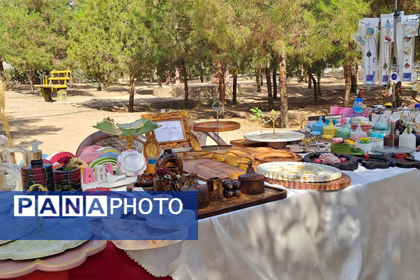 نمایشگاه محصولات دستی بانوان در بوستان نرگس قم