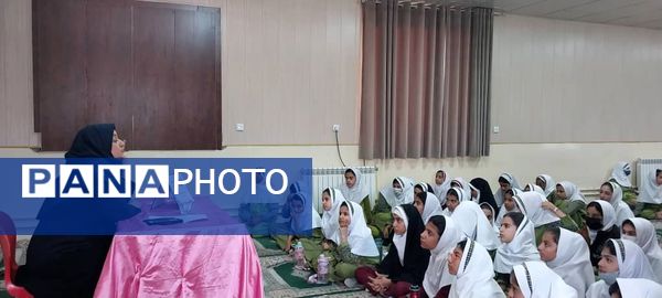 مراسم هفته مبارزه با اعتیاد در دبستان شاهد حاجی‌آباد 