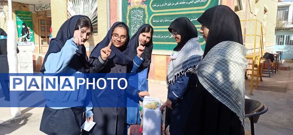 برگزاری انتخابات شورای دانش‌آموزی در مدرسه شاهد آمنه