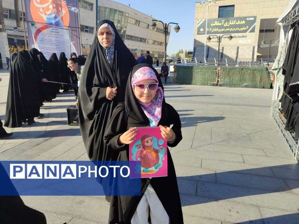 راهپیمایی خانوادگی گرامیداشت روز عفاف و حجاب در میدان شهدا مشهد 