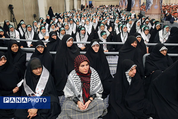 دیدار هزاران نفر از بسیجیان با رهبر معظم انقلاب