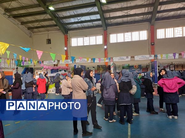 اختتامیه نمایشگاه دستاوردهای پژوهشی و فناوری دانش‌آموزان در دبیرستان شهید احمدی روشن فردیس