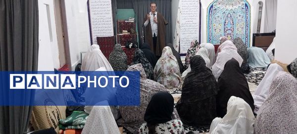 بانوان فدافن  زمزمه‌های ایمان در خلوت نورانی اعتکاف مسجد جامع