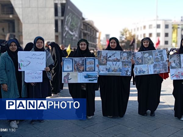 حضور پر شور دانش آموزان  در راهپیمایی ۱۳ آبان 