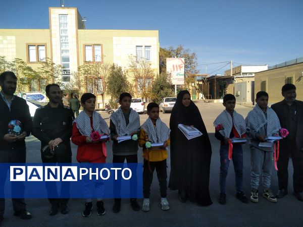 مراسم تجلیل از دانش‌آموزان شهرستان خلیل آباد با کسب رتبه در لیگ علمی پایا