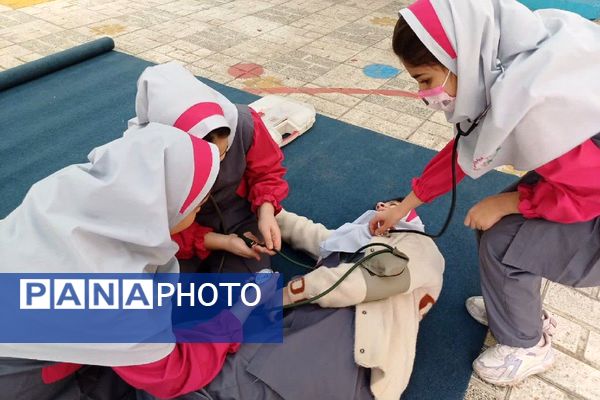 مانور سراسری زلزله و ایمنی با شعار "مدرسه ایمن، جامعه تاب‌آور" در مدرسه سارا شهرستان ملارد