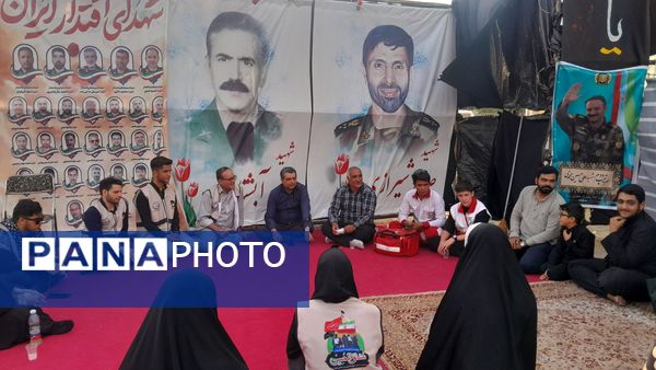 دانش‌آموزان در موکب دانش‌آموزی عشاق‌الحسین از زائرین کربلای معلی پذیرایی کردند
