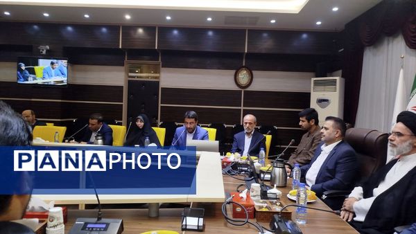 نشست هم‌اندیشی اساتید قرآنی با مسئولان وزارت آموزش و پرورش در تبریز