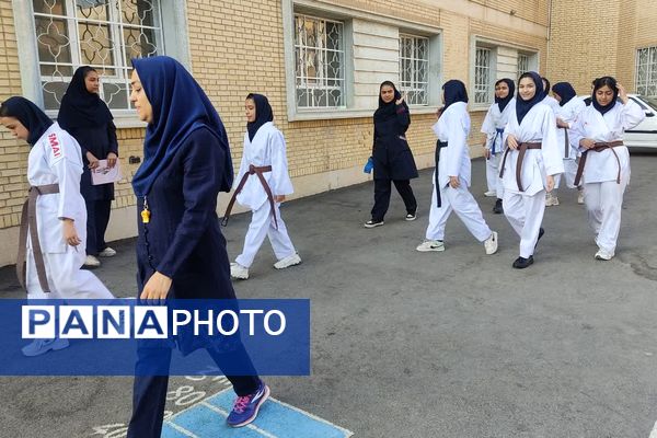 هفته تربیتبدنی در دبیرستان فرشتگان ناحیه ۴شیراز