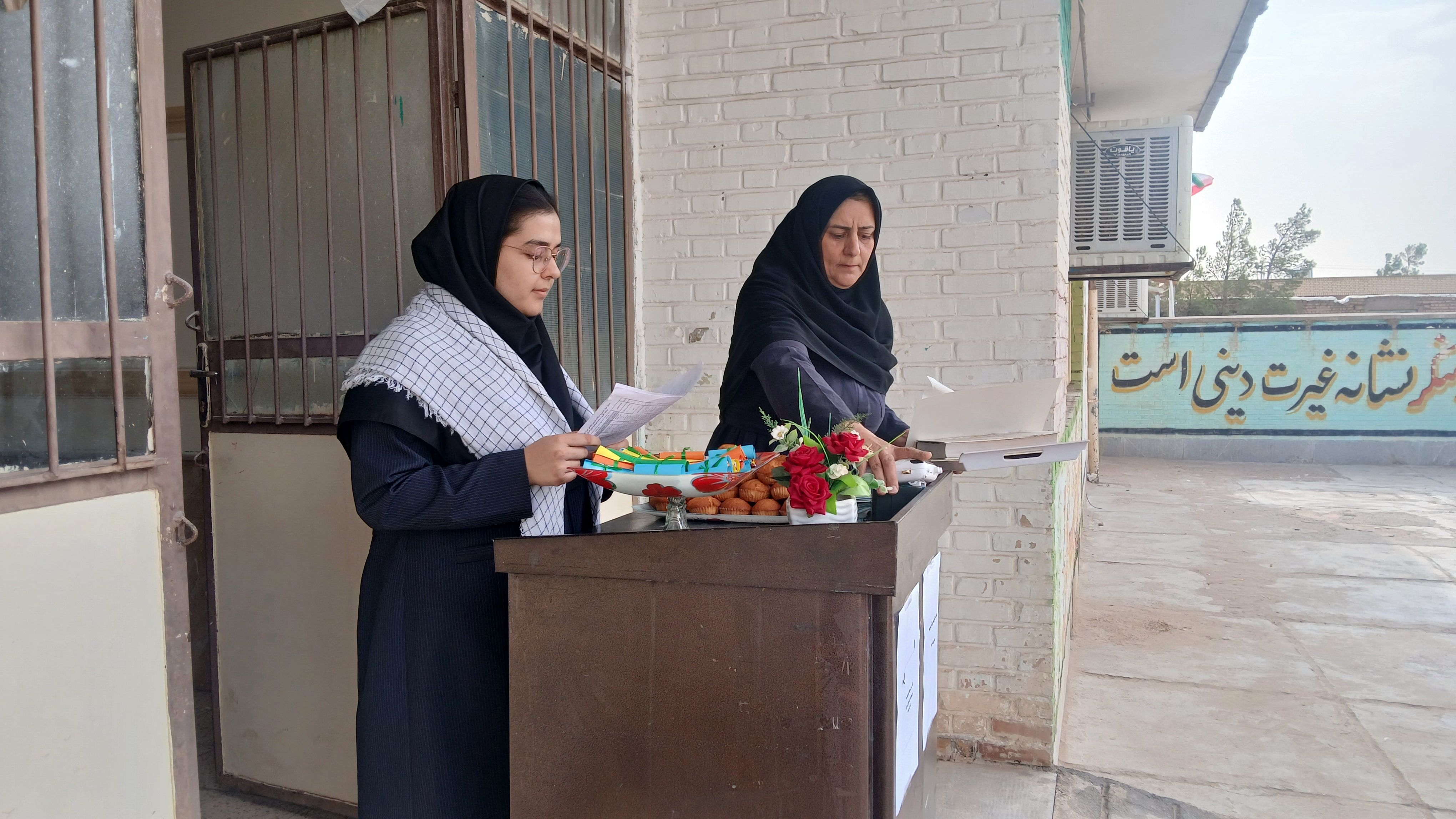 زنگ مهر در مدرسه زکیه برآباد به صدا درآمد