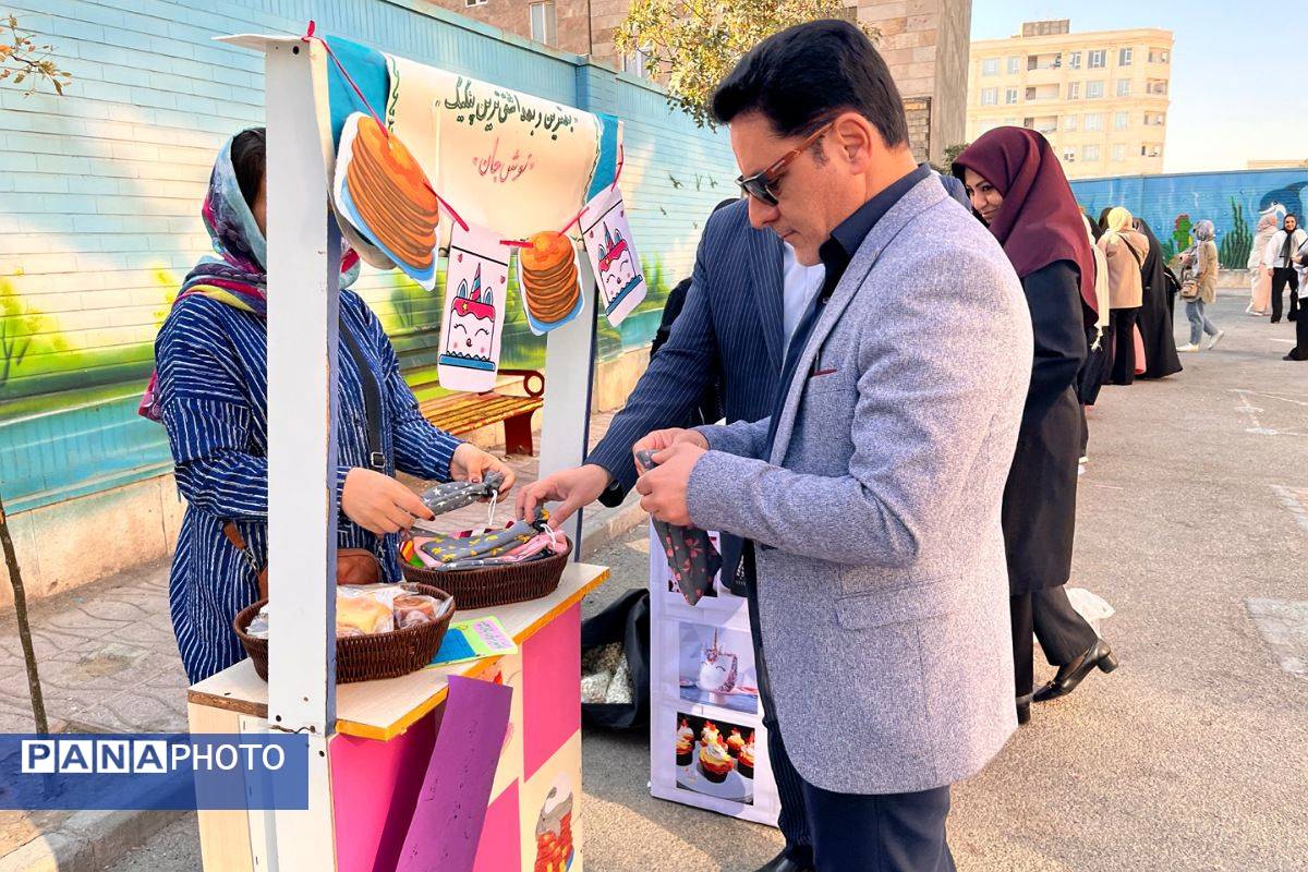 مهد اولیا؛ ابتکار خلاقانه معاون پرورشی دبستان سعادت برای مشارکت ویژه اولیا با کادر مدرسه