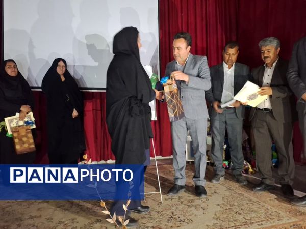 آیین رونمایی از کتاب راهنمای مدیر و معلم 