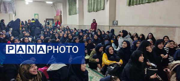 ضیافت افطاری ماه مبارک رمضان در دبیرستان پژمان بختیاری ناحیه یک مشهد 