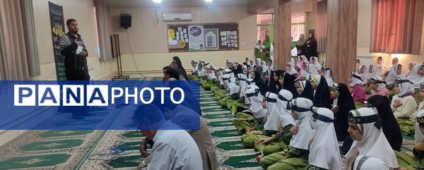 محفل انس با قرآن در دبستان شاهد دخترانه حضرت معصومه (س)