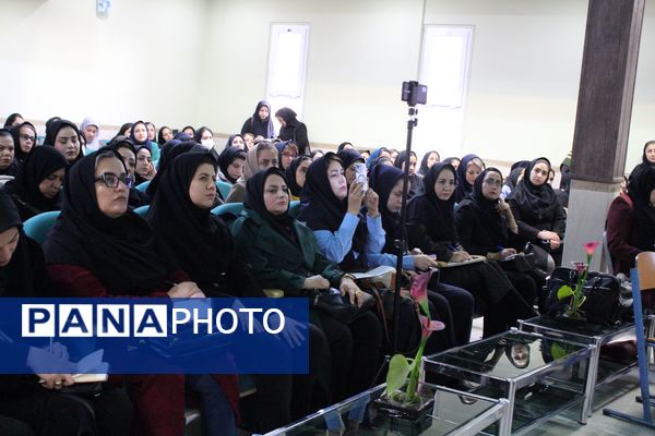 نشست علمی پژوهشی استعدادیابی و استعدادپروری در ناحیه۶ مشهد
