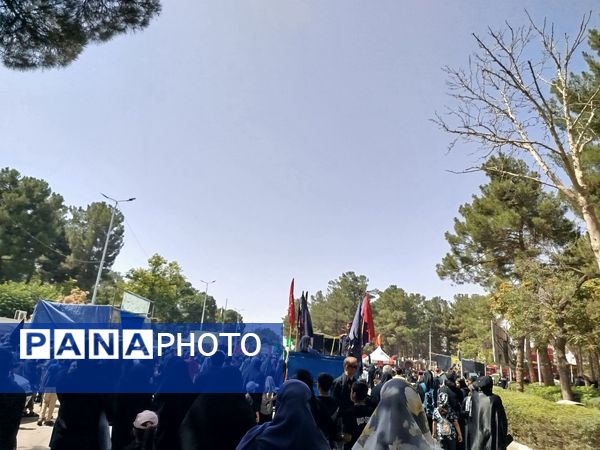حضور مردم نیشابور در راهپیمایی جاماندگان اربعین حسینی