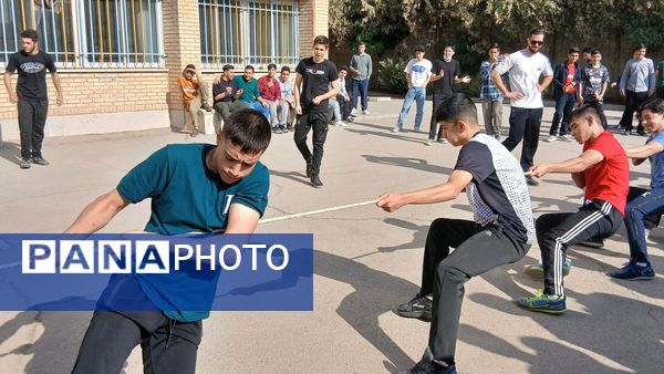 برگزاری مسابقات ورزشی دبیرستان معلم ساوجبلاغ در هفته تربیت‌بدنی