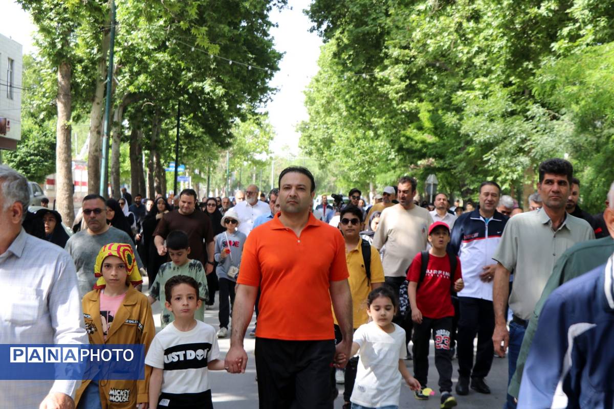 پیاده روی بزرگ خانوادگی در کرمانشاه