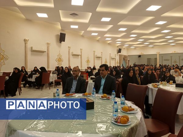  مجمع انجمن اولیا و مربیان در  دبیرستان شاهد ارض اقدس 