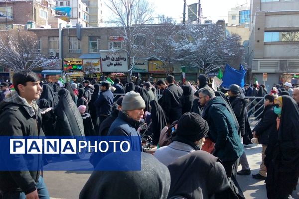 راهپیمایی عظیم  مردم مشهد در روز 22 بهمن