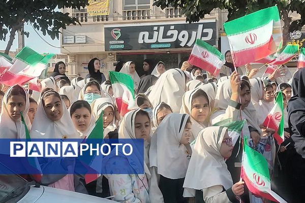 حماسه حضور دانش‌آموزان قرچکی در یوم الله ۱۳ آبان