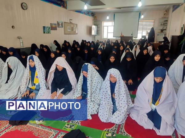 محفل نماز جماعت در دبیرستان شاهد تکتم