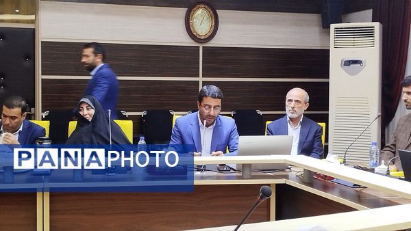 نشست هم‌اندیشی اساتید قرآنی با مسئولان وزارت آموزش و پرورش در تبریز