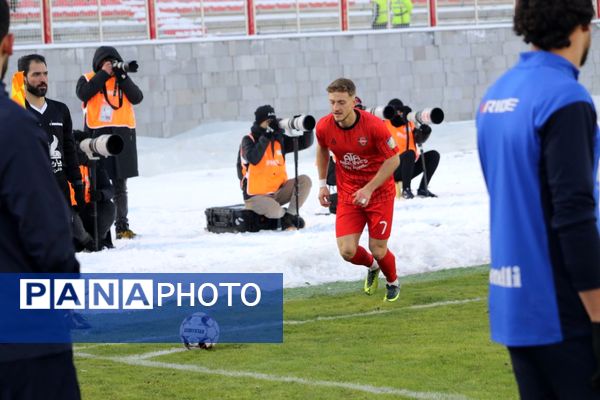 بازی تراکتور و ملوان در تبریز