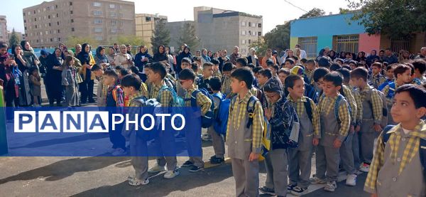 جشن‌شکوفه‌ها در‌ دبستان شهدای گمنام