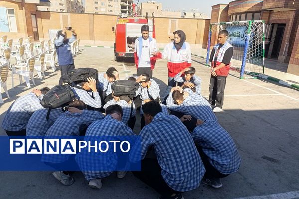 مراسم پدافند غیرعامل در دبیرستان بشارت بهارستاندو