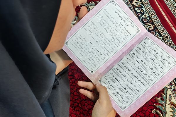 نمک‌گیر سفره مادر هستیم