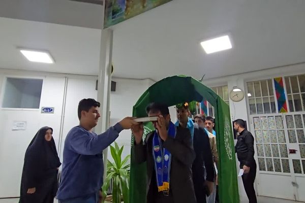 آئین بدرقه یزد از دانش‌آموزان عازم سرزمین وحی