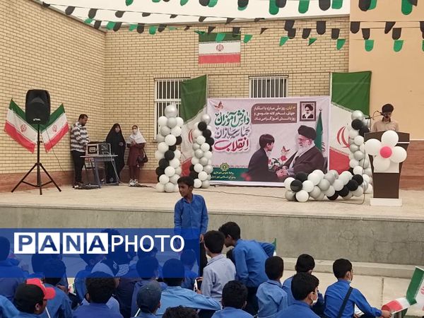 دانش آموزان امروز پرچم داران استقلال و عزت فردا 