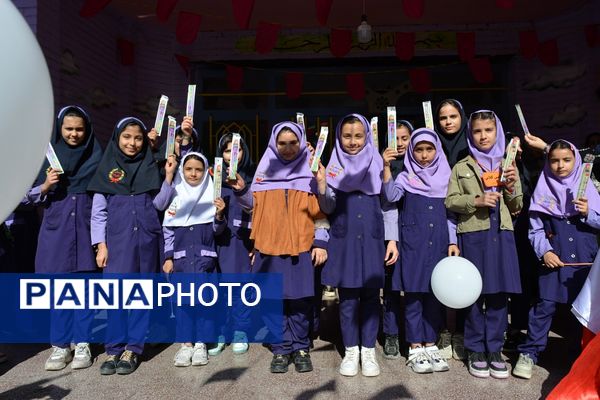 جشن میلاد حضرت زینب(س) با حضور مادر پرستار در دبستان علویان بهارستاندو