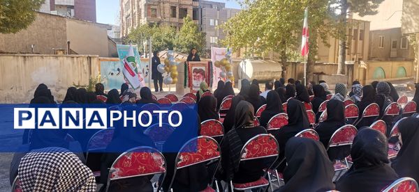 دانش‌آموزان دبیرستان نمونه فضیلت با شوروشوق به استقبال سال تحصیلی جدید رفتند