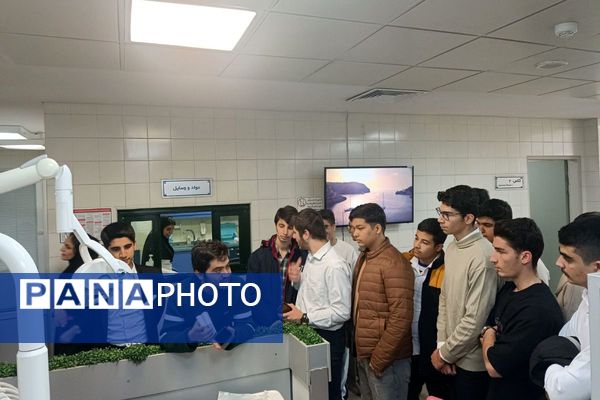 بازدید از دانشکده دندانپزشکی تهران دانش‌آموزان دبیرستان شهدای علم‌ و فناوری بهارستان دو