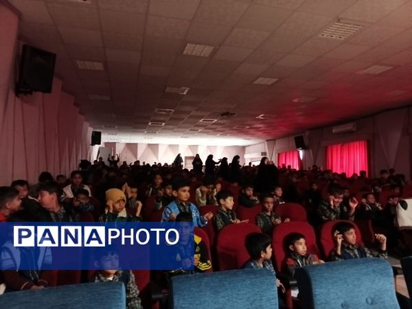 اکران نمایش عروسکی در منطقه رضویه 