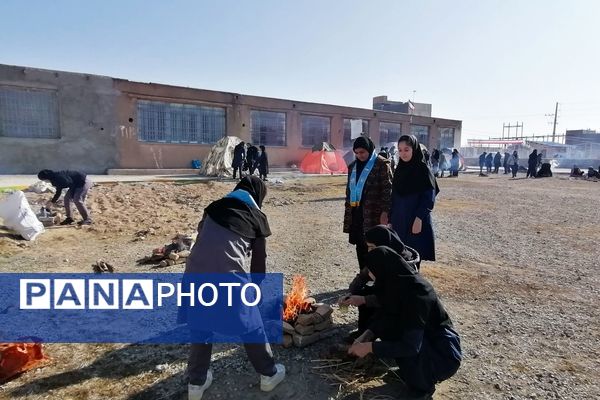 جشن انقلاب در دبیرستان حضرت فاطمه (س) و هنرستان عفاف، شهر تیتکانلو