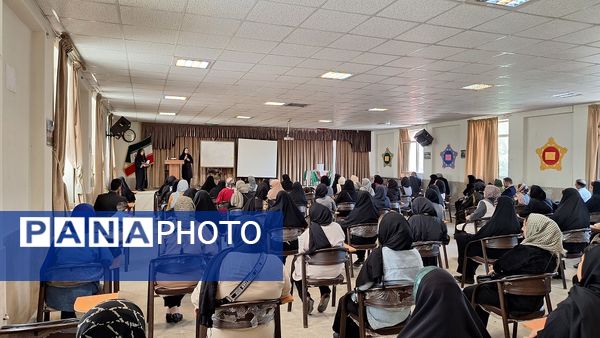 انتخابات انجمن اولیا و مربیان در دبیرستان فاطمیه 