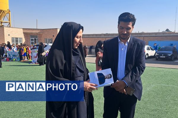  برپایی نمایشگاه  آثار دانش‌آموزان در مدرسه غیاث‌الدین جمشید کاشانی ملارد 