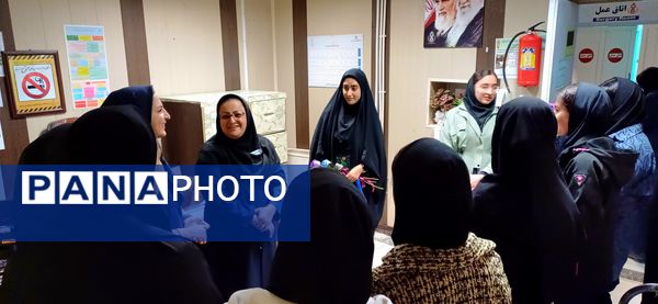 قدردانی دانش‌آموزان از پرستاران در روز پرستار