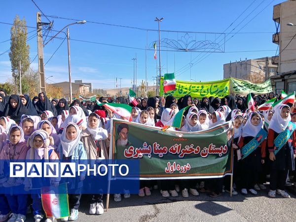 حضور پرشور فرهنگیان و دانش‌آموزان چاراویماق در یوم‌الله  ۱۳ آبان